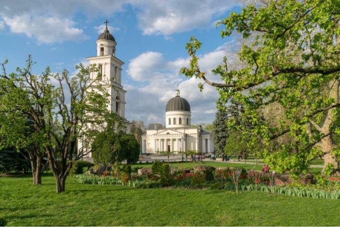 SAKLI ÜLKELERİN İZİNDE: EŞSİZ MOLDOVA TURU